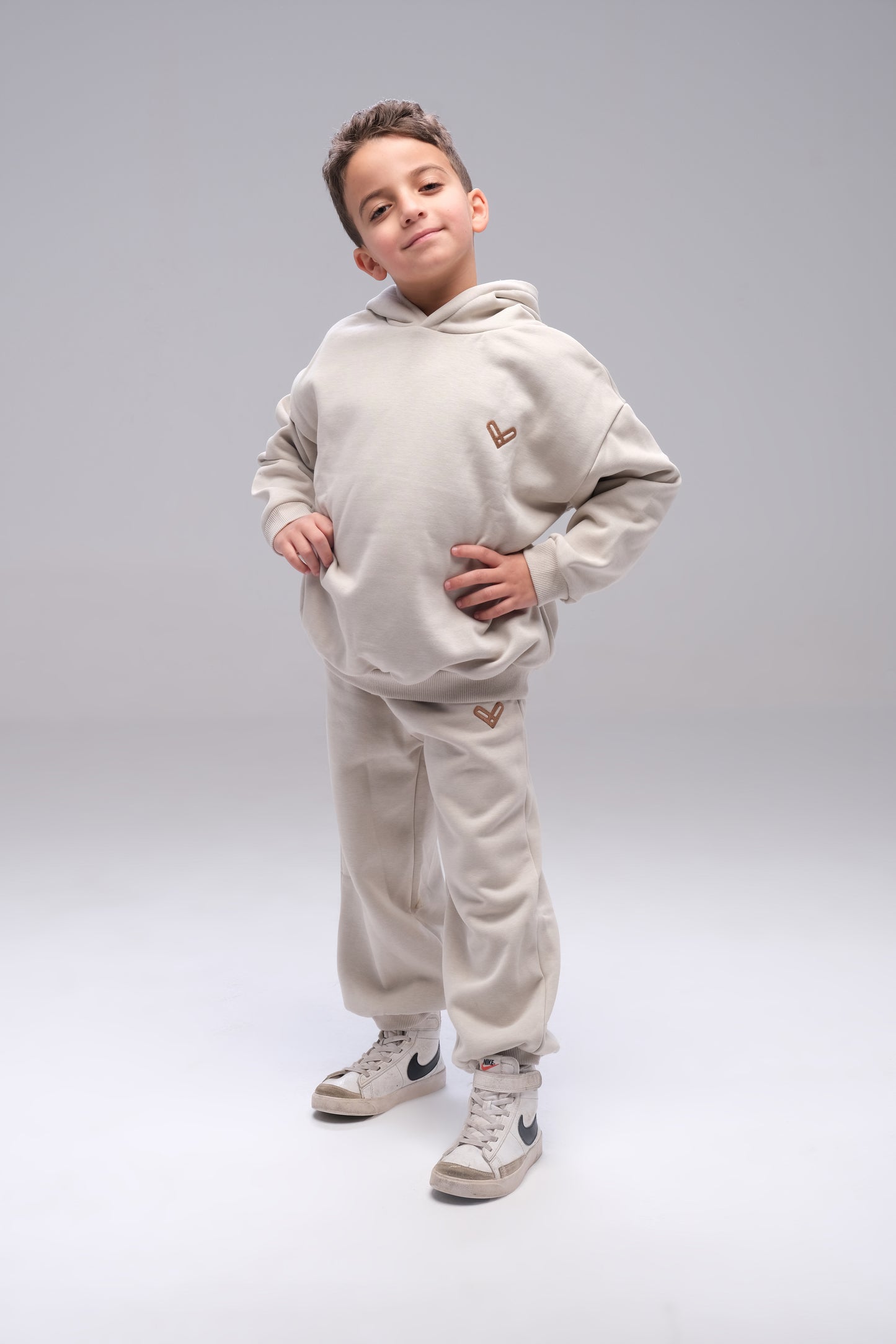 Unisex oversized set in sand with icon