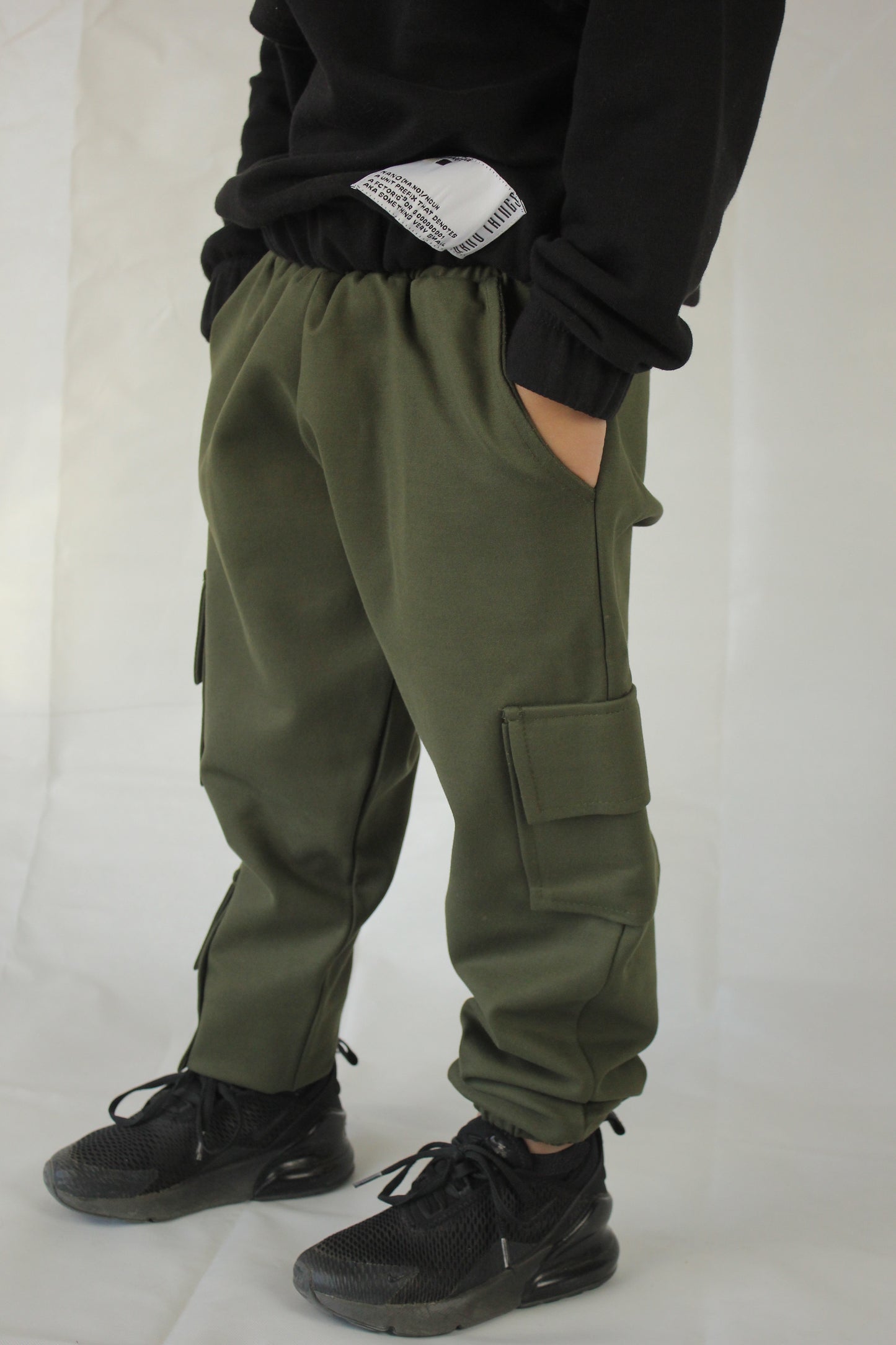 Unisex cargo joggers in olive