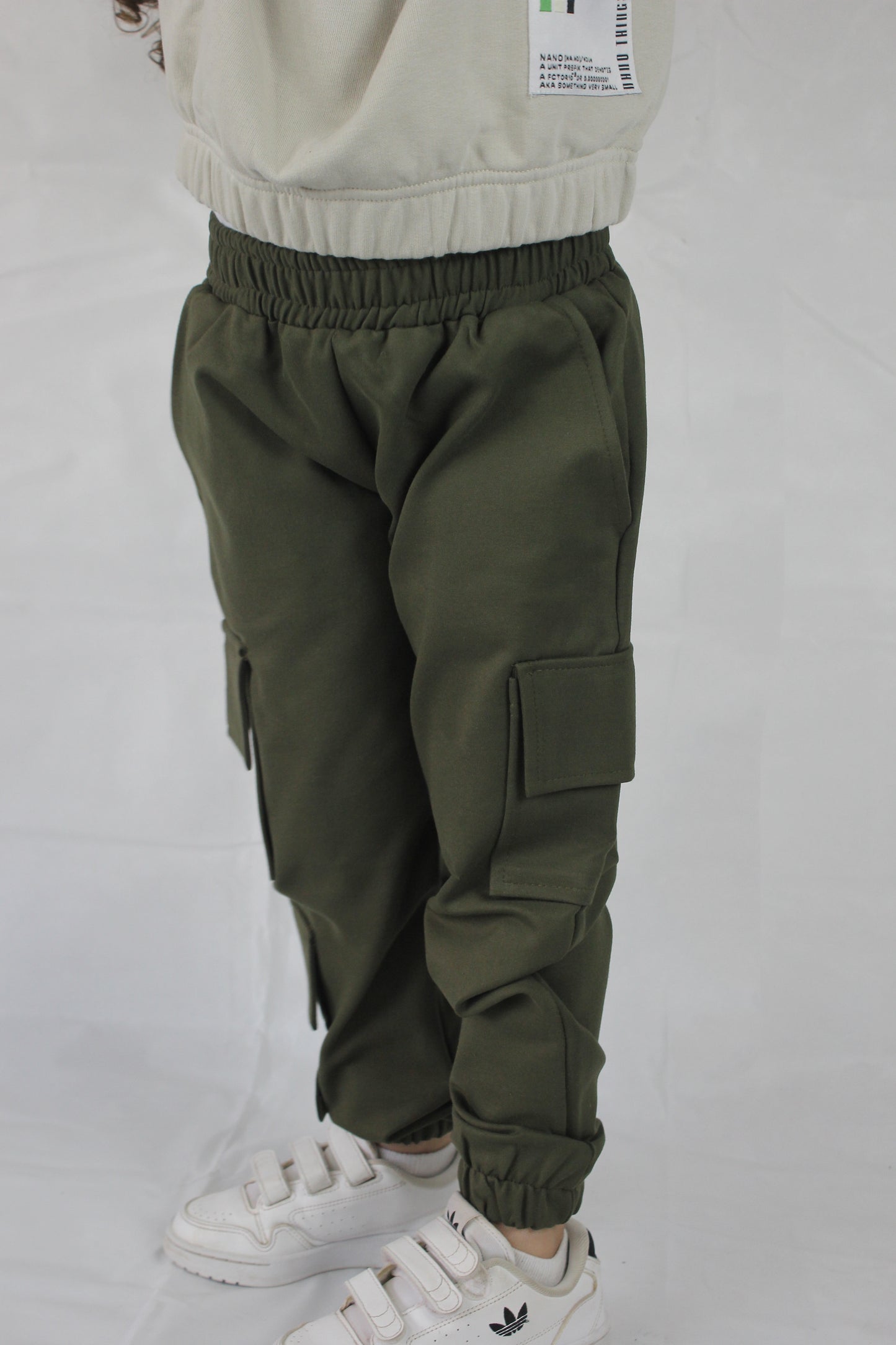 Unisex cargo joggers in olive