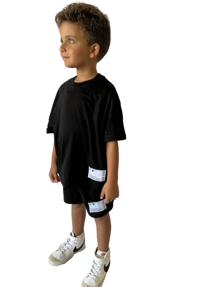 Unisex oversized t-shirt and shorts in black